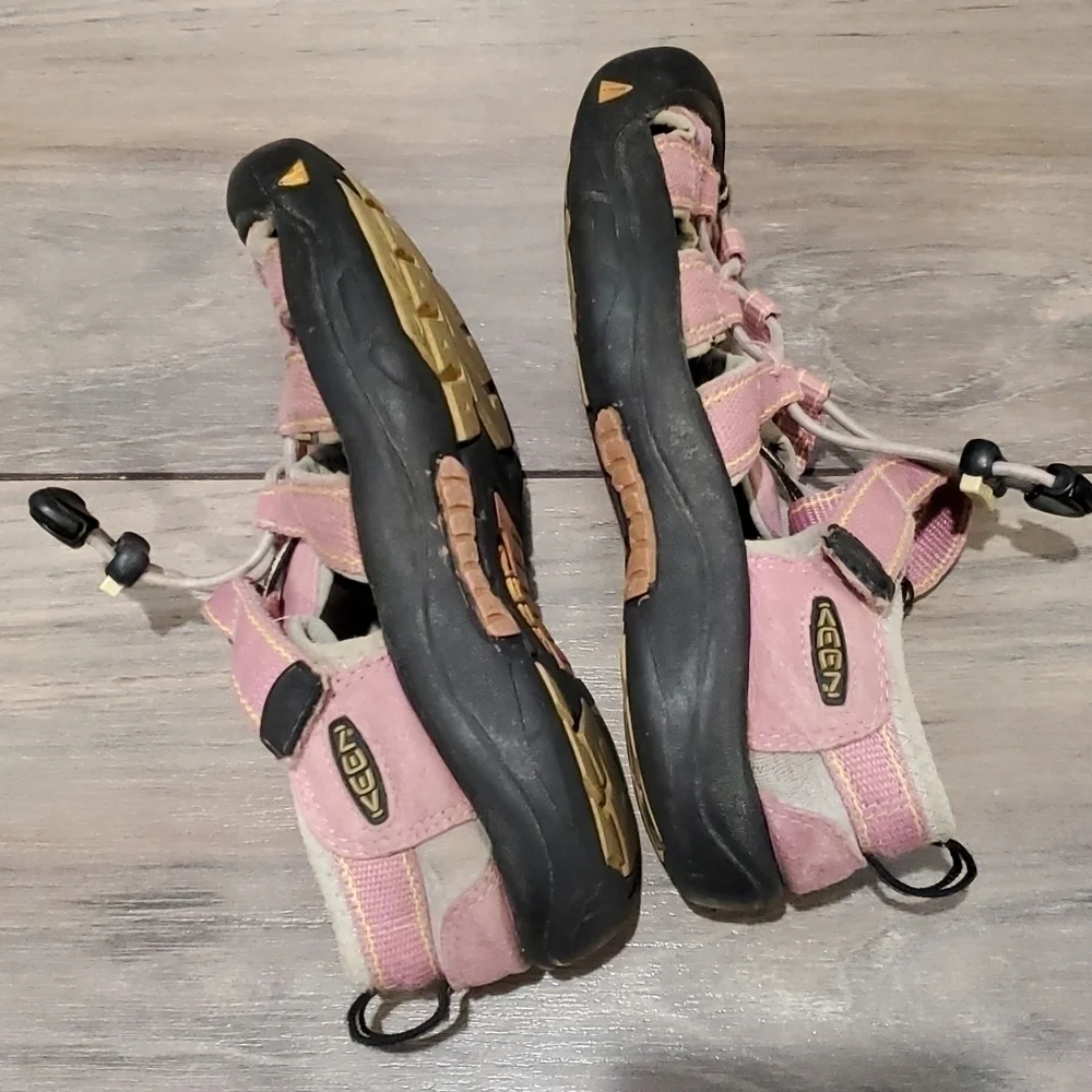 KEEN kids girl outdoor hiking shoes Sandals sz 8.5